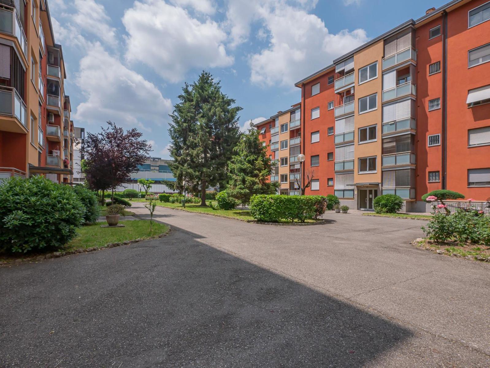 Apartment Ampio E Luminoso Appartamento, Posto Auto Gratuito - Quarenghi Milan